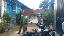 Người đàn ông bán điện thoại chết gục trên xe máy với 2 vết dao đâm