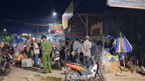 Ô tô va chạm trong hẻm khiến bé trai 2 tuổi tử vong