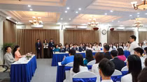 Phu nhân Bành Lệ Viên và Phu nhân Phan Thị Thanh Tâm thăm ĐHQGHN, giao lưu với sinh viên