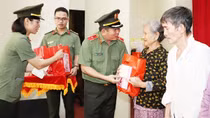 Công an tỉnh Quảng Ninh tổ chức chương trình “Xuân yêu thương – Tết chia sẻ”