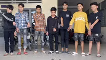 Vác dao đập phá hội chợ đòi tiền bảo kê