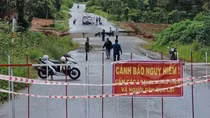 Mưa lớn xuyên đêm gây ra lũ lụt ở Lâm Đồng