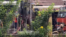 Giải cứu người phụ nữ bị kẹt trong đám cháy