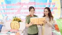 Công an tỉnh Trà Vinh giới thiệu quyển sách của Tổng Bí thư Nguyễn Phú Trọng