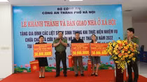 Công an TP Hà Nội tặng nhà cho 3 gia đình liệt sĩ và thăm hỏi thương binh