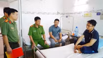 Thăm hỏi hai cán bộ Công an bị thương khi truy đuổi tội phạm