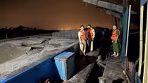 2 tàu hút cát lậu hoạt động ở địa bàn giáp ranh