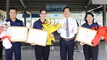 Ba nhân viên Bến tàu du lịch được Chủ tịch tỉnh tặng bằng khen vì nghĩa cử đẹp