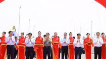 Thủ tướng Chính phủ phát lệnh thông xe hai tuyến cao tốc trong ngày đầu của kỳ nghỉ lễ