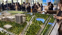 Giao dịch khó khăn, chủ đầu tư nhà ở vẫn “neo” giá cao