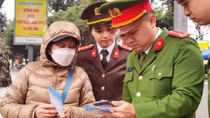 Những lực cản khiến người dân vất vả khi bỏ sổ hộ khẩu giấy