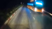 Xe khách giường nằm "đi nhầm" 3km ngược chiều trên QL2