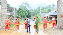 Vị già làng mang sắc phục Công an ở Thượng Minh