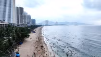 Du khách háo hức với tour biển miền Trung, nơi chen chúc, nơi… “cháy" phòng