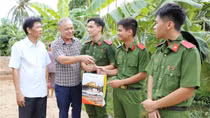 Kiểm tra tiến độ xây dựng nhà ở cho người nghèo ở Sóc Trăng