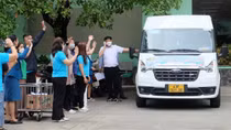 Xúc động chuyến xe 0 đồng đưa bệnh nhân về quê đón Tết