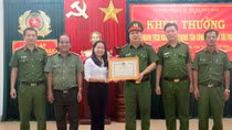 Khen thưởng 2 tập thể và 4 cá nhân Công an thị xã Điện Bàn