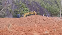 Xử lý hơn 6 nghìn khối đất, đá sạt lở, thông đường Hồ Chí Minh qua Thừa Thiên Huế