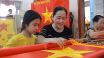 Về thăm ngôi làng với lịch sử 70 năm thêu cờ Tổ quốc
