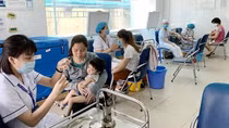 Bao giờ hết tình trạng thiếu vaccine tiêm chủng mở rộng?