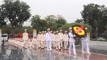 Cục An ninh chính trị nội bộ dâng hương tưởng niệm Chủ tịch Hồ Chí Minh