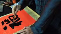 Ngày đầu năm mới, người đi Văn Miếu xin chữ, lễ chùa cầu bình an