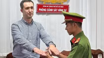 Bủa lưới cá mập “tín dụng đen” ngoại quốc