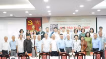 Nghiên cứu dựng tượng nhà báo Xuân Thủy