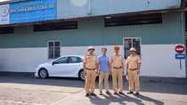 Cục CSGT thăm và kiểm tra cán bộ chiến sĩ tăng cường hỗ trợ đăng kiểm ở Hà Nội