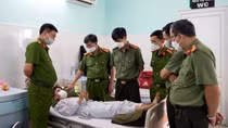 Chiến sĩ Cảnh sát Cơ động bị bắn trọng thương