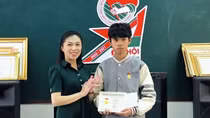 Trao Huy hiệu Tuổi trẻ dũng cảm tặng thanh niên cứu hai người trong ôtô bị chìm ở Đà Lạt
