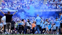 Cổ động viên “quá khích” làm chậm lễ nâng cup của Man City