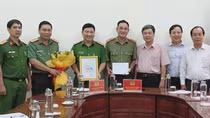 Khen thưởng đột xuất tập thể Công an TP Sa Đéc