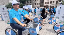 "Chúng ta cần thực phẩm, không cần thuốc lá"
