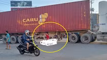Xe đầu kéo ôm cua vào KCN, tông người phụ nữ đi xe đạp tử vong