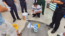 Cất giấu ma tuý trong thùng đựng sơn