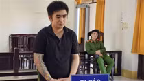 Dùng súng cướp taxi, lĩnh án 16 năm tù