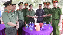 Kịp thời thăm hỏi động viên gia đình CBCS Cảnh sát PCCC hy sinh
