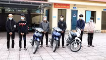 Đeo khẩu trang đi xe không biển, 6 thanh niên lạng lách bốc đầu quay clip tung lên mạng