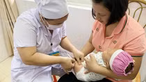 Cạn kiệt vaccine tiêm chủng mở rộng: Vì đâu nên nỗi?
