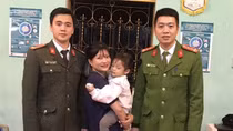 Công an TP Lào Cai tìm gia đình cho cháu bé đi lạc tại Đền Thượng