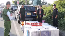 Bị bắt khi đang vận chuyển 15.000 bao thuốc lá lậu