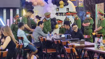 Thu hồi giấy phép kinh doanh các cơ sở dịch vụ để khách sử dụng shisha, bóng cười