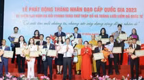 Đồng hành với Hội Chữ thập Đỏ trợ giúp người nghèo