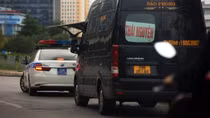 CSGT đi tuần, lập chốt “dọn dẹp” xe khách, xe hợp đồng chạy loạn đường phố