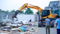 Tháo dỡ hàng chục công trình xây dựng trái phép xung quanh hồ điều hòa lớn nhất Hải Phòng
