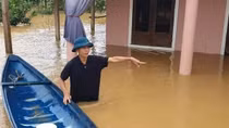 Hàng nghìn ngôi nhà ở Quảng Trị bị ngập sâu trong lũ