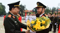 Xây dựng lực lượng Cảnh vệ CAND thật sự trong sạch, vững mạnh, chính quy, tinh nhuệ, hiện đại, sẵn sàng chiến đấu, hy sinh vì sự nghiệp bảo vệ Đảng, bảo vệ lãnh tụ