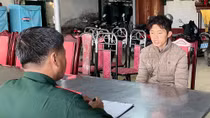 Chở hàng chục bao tải pháo hoa qua biên giới để lĩnh tiền công