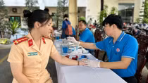 Những người lính áo vàng chung tay chia sẻ những giọt máu đào